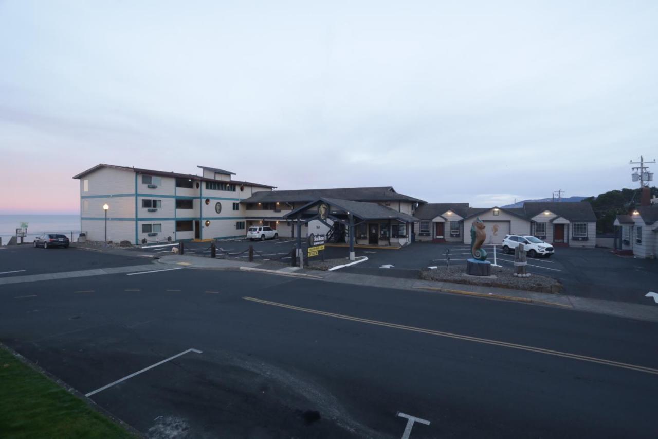 Seahorse Oceanfront Lodging Lincoln City Bagian luar foto